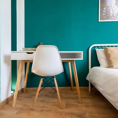 Vibe - 2r In Piata Romana